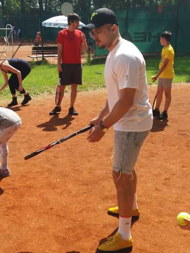 Tenis 19